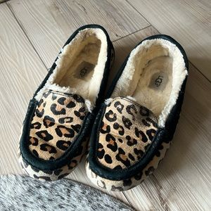 Authentic Ugg Australia cheetah moccasin slippers